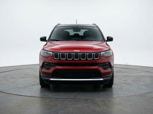 Used 2025 Jeep Compass Limited AWD/4WD image 2