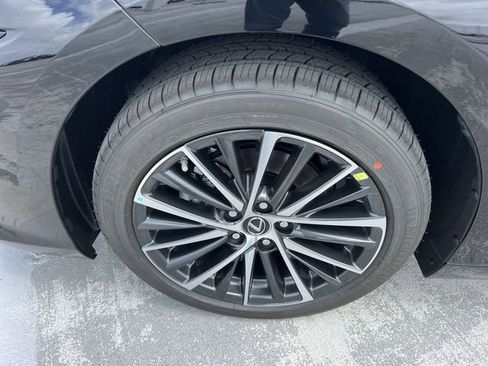 Used 2024 Lexus ES 300h w/ Premium Package FWD image 10