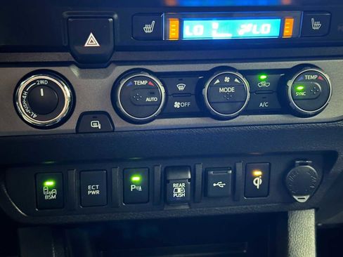 Certified 2021 Toyota Tacoma TRD Off-Road w/ TRD Premium Off Road Package AWD/4WD image 15