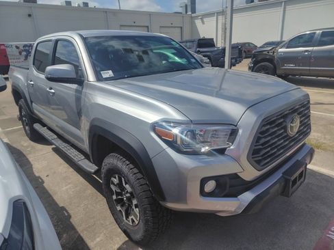 Used 2020 Toyota Tacoma TRD Off-Road AWD/4WD image 14