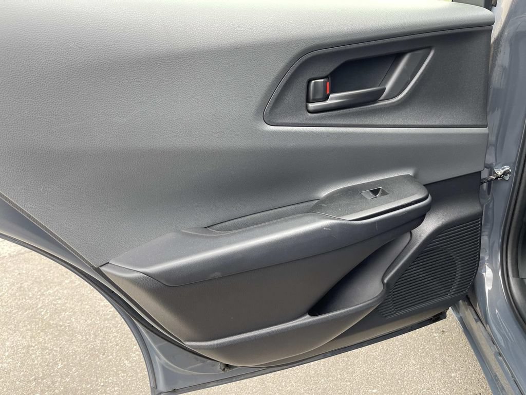 Used 2025 Toyota Prius LE FWD image 12