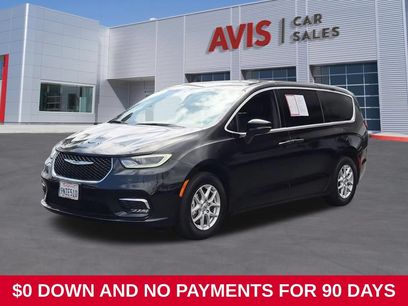 Used 2025 Chrysler Pacifica Select
