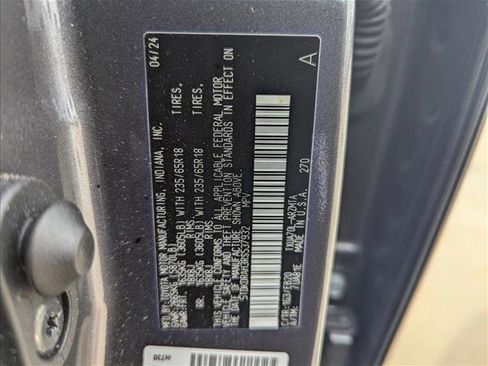 Used 2024 Toyota Highlander XLE image 16