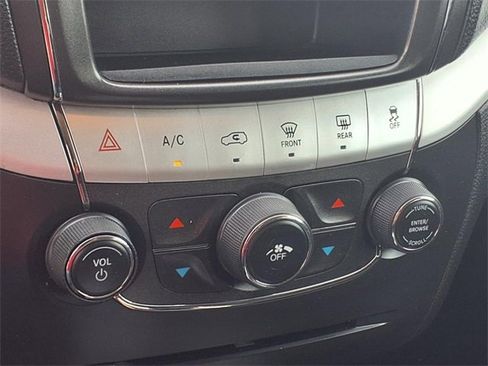 Used 2017 Dodge Journey SE w/ Flexible Seating Group image 7