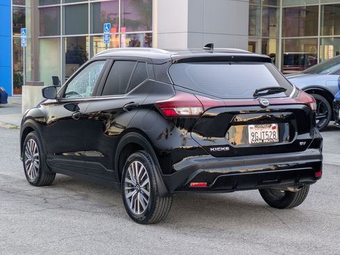 Used 2023 Nissan Kicks SV image 7