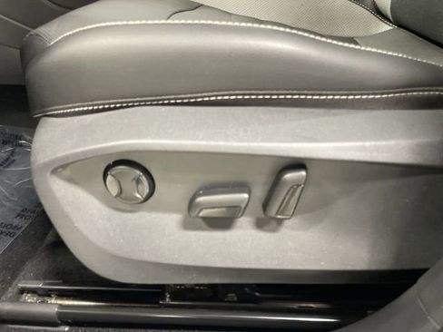 Used 2022 Volkswagen Taos SEL w/ Panoramic Sunroof Package FWD image 12