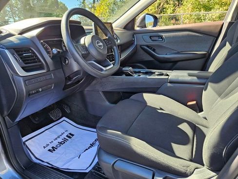 Used 2023 Nissan Rogue S image 9