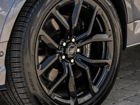 Used 2022 Land Rover Range Rover Sport SVR AWD/4WD image 7