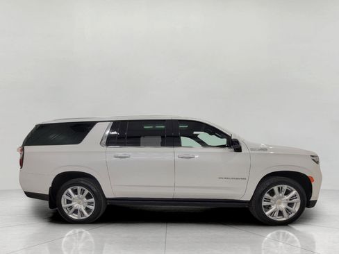 Used 2022 Chevrolet Suburban High Country AWD/4WD image 12
