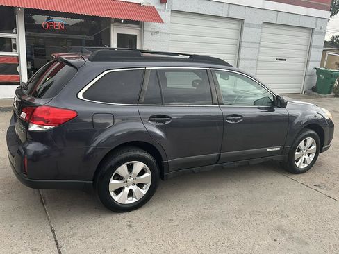 Used 2011 Subaru Outback 3.6R Limited AWD/4WD image 5