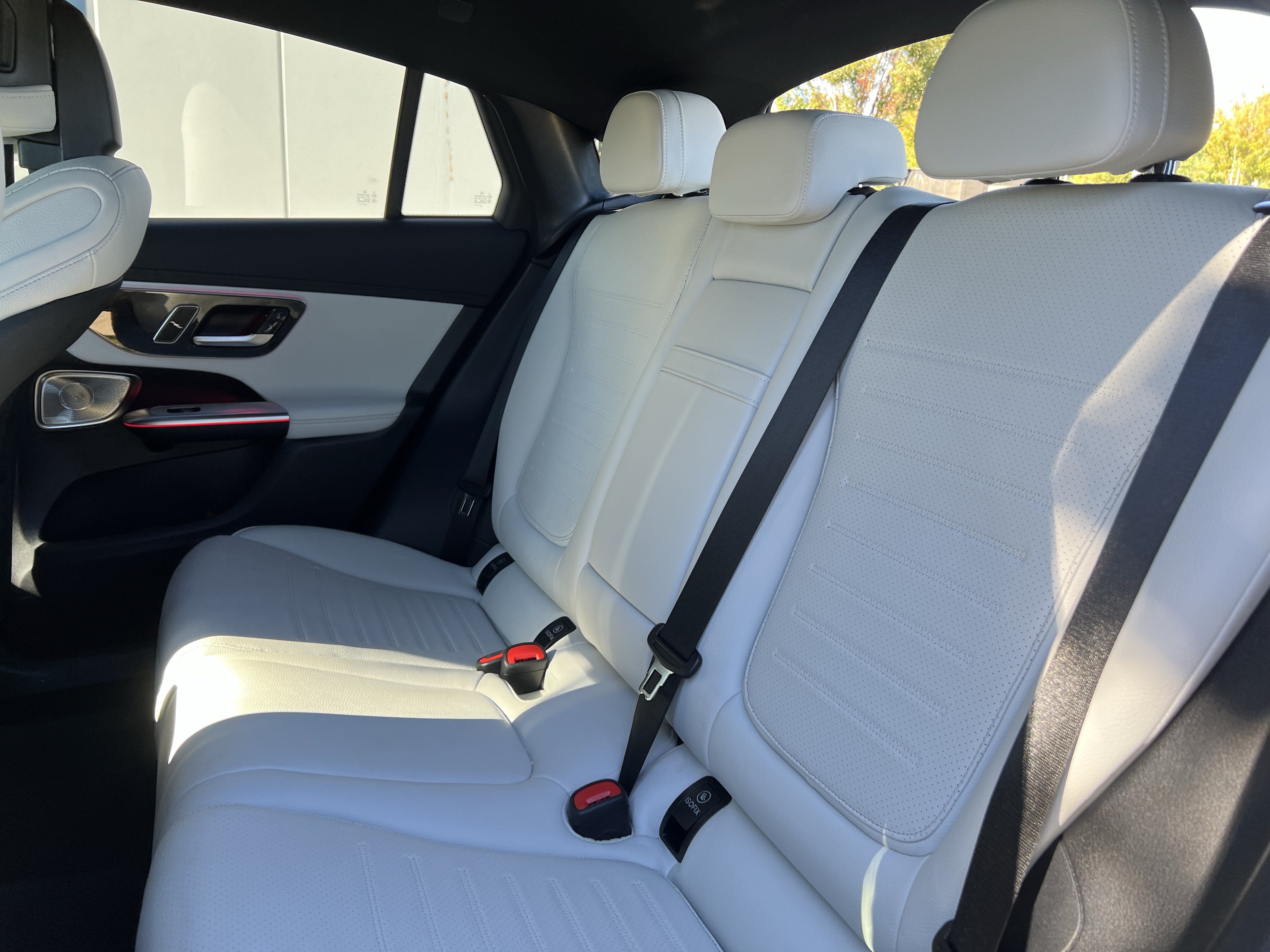 Used 2025 Mercedes-Benz GLC 300 4MATIC image 33