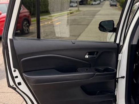 Used 2020 Honda Pilot Touring image 17