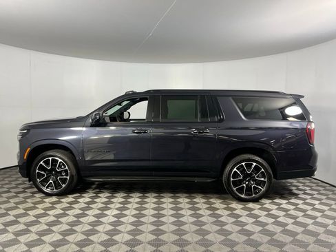 Used 2025 Chevrolet Suburban RST image 11