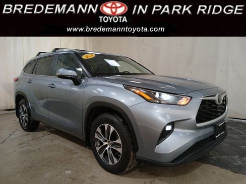 Certified 2024 Toyota Highlander XLE image 1