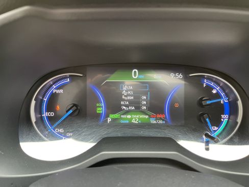 Used 2023 Toyota RAV4 SE image 11