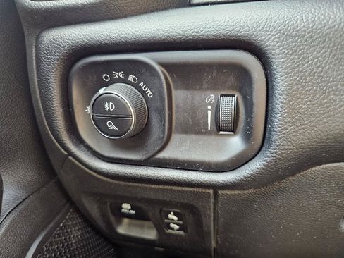 Used 2021 RAM 1500 Big Horn AWD/4WD image 42