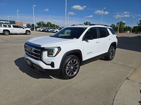 Used 2025 GMC Terrain Elevation w/ Elevation Premium Package AWD/4WD image 4