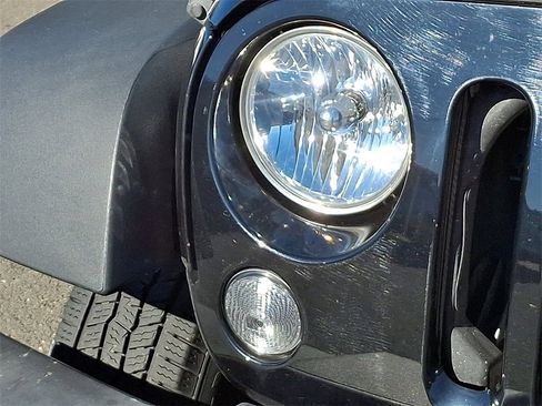 Used 2018 Jeep Wrangler Sport image 9