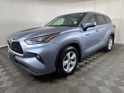 Used 2021 Toyota Highlander LE AWD/4WD image 8
