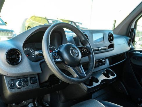Used 2020 Mercedes-Benz Sprinter 2500 image 12