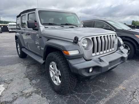 Used 2018 Jeep Wrangler Unlimited Sport S AWD/4WD image 2