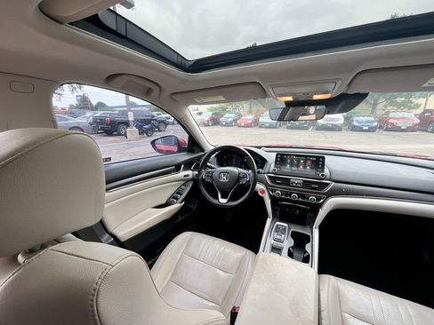 Used 2019 Honda Accord Touring image 15