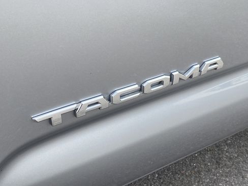 Used 2022 Toyota Tacoma TRD Off-Road AWD/4WD image 26