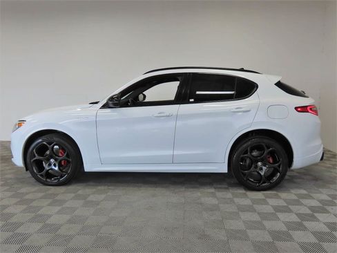 Used 2023 Alfa Romeo Stelvio Veloce AWD/4WD image 5