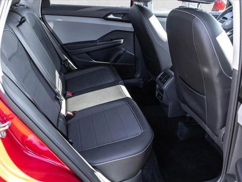 Used 2022 Volkswagen Taos SE image 21