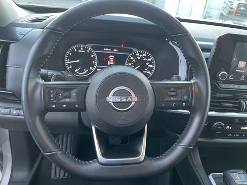 Used 2025 Nissan Pathfinder SV image 29