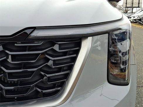 Certified 2025 Kia Sorento SX image 9