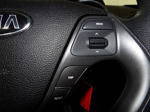 Used 2017 Kia Forte LX image 11