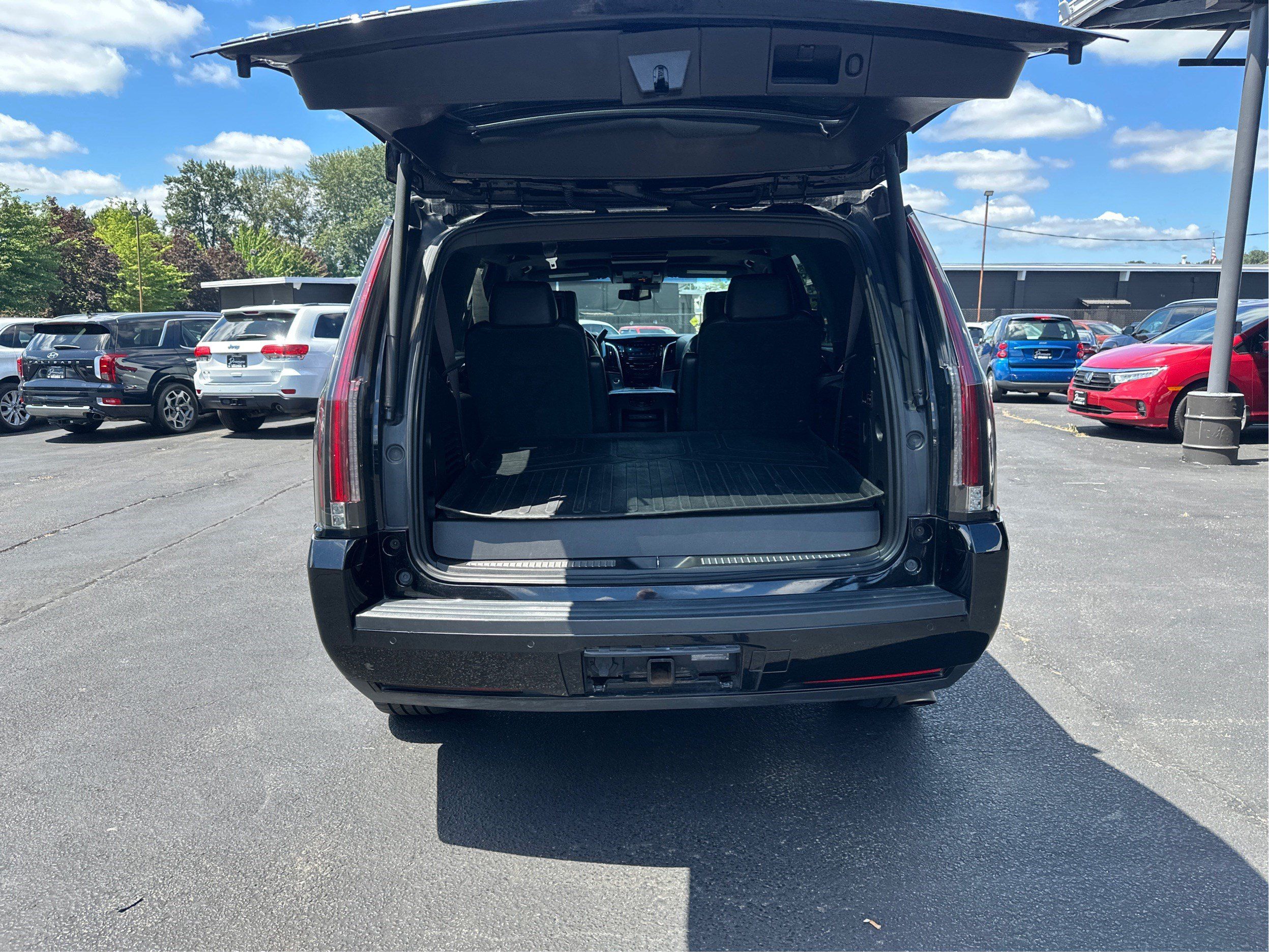 Used 2017 Cadillac Escalade Platinum AWD/4WD image 11