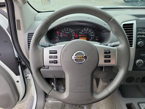 Used 2014 Nissan Frontier SV image 21