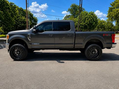 Used 2017 Ford F250 Lariat w/ FX4 Off-Road Package AWD/4WD image 8