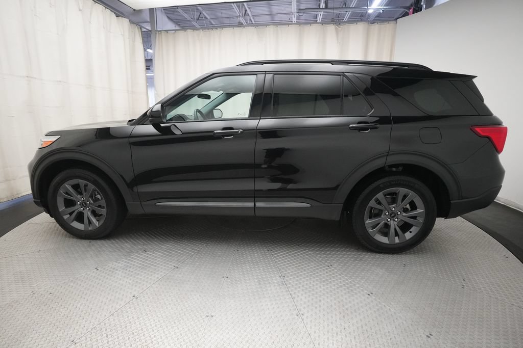 Used 2023 Ford Explorer XLT w/ Equipment Group 202A AWD/4WD image 24
