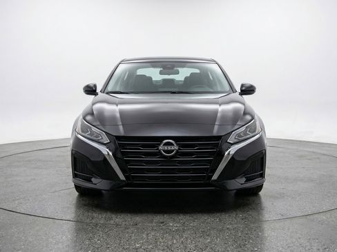 Used 2025 Nissan Altima 2.5 SV image 2