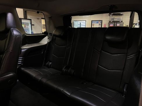 Used 2018 Cadillac Escalade Luxury RWD image 22