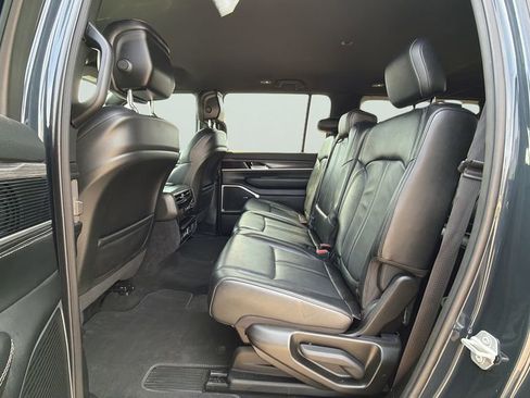 Used 2024 Jeep Wagoneer L Series III w/ Flexible Seating Group AWD/4WD image 23