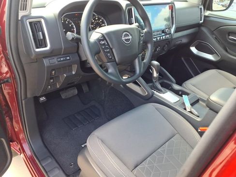 Used 2025 Nissan Frontier SV image 10