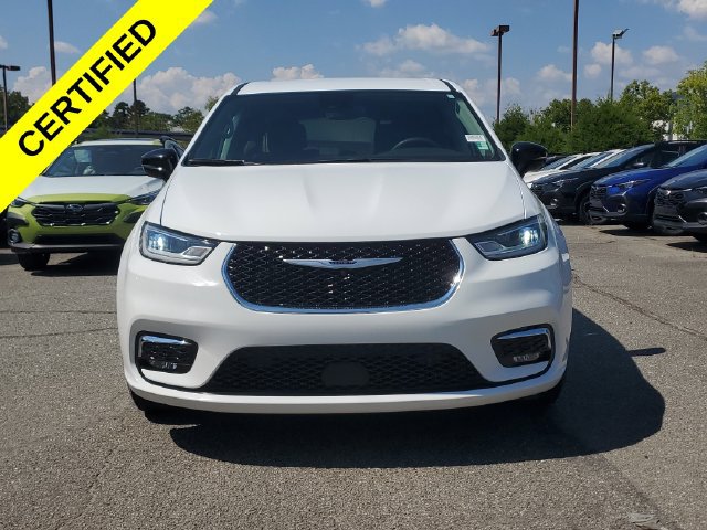 Certified 2024 Chrysler Pacifica Touring-L AWD/4WD image 2