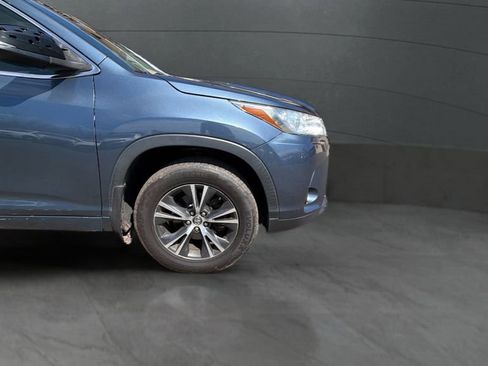 Used 2017 Toyota Highlander Plus AWD/4WD image 27