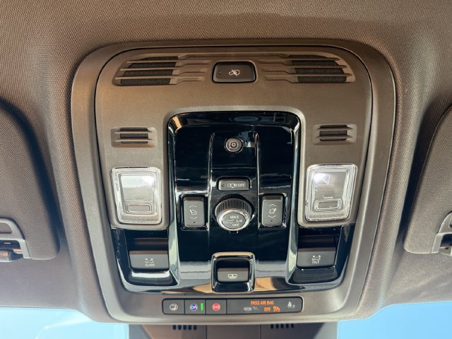Used 2025 Cadillac Escalade Premium Luxury w/ LPO, Radiant Package AWD/4WD image 18