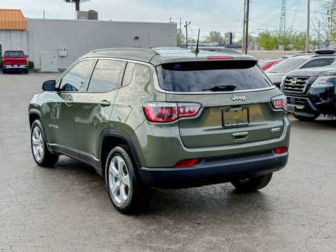 Used 2018 Jeep Compass Latitude w/ Popular Equipment Group FWD image 10