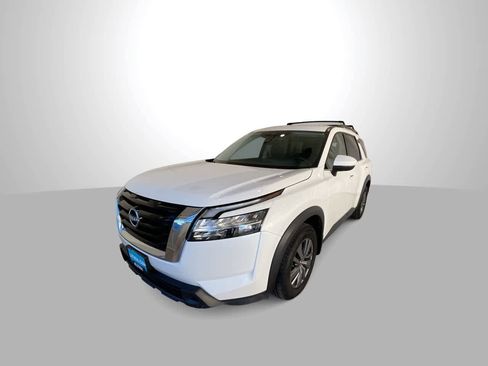 Used 2022 Nissan Pathfinder SV image 4
