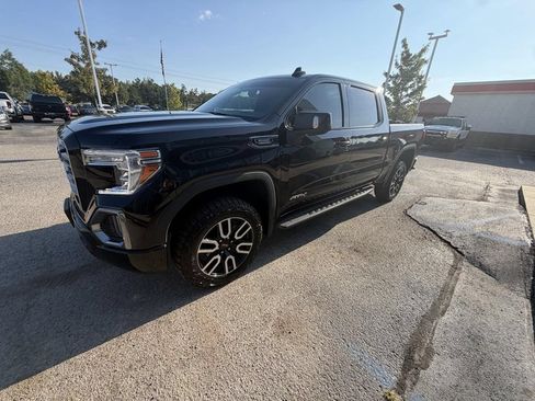 Used 2022 GMC Sierra 1500 AT4 w/ AT4 Preferred Package AWD/4WD image 3