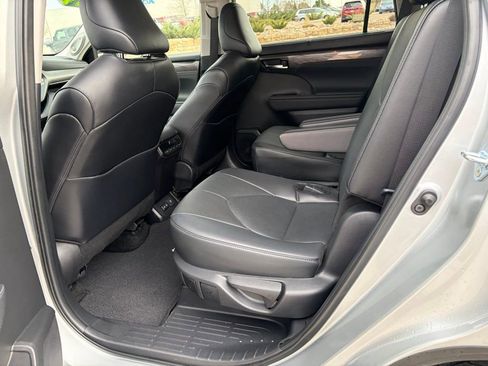 Used 2024 Toyota Highlander Limited image 13