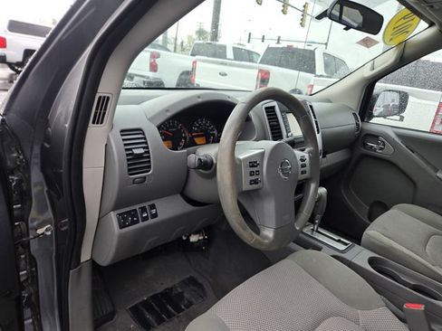 Used 2019 Nissan Frontier SV AWD/4WD image 2