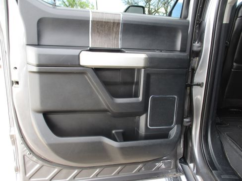Used 2021 Ford F250 Lariat w/ Lariat Value Package AWD/4WD image 17