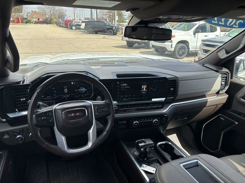 Certified 2022 GMC Sierra 1500 SLT w/ SLT Premium Plus Package image 12